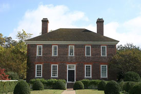 WYTHE HOUSE, WILLIAMSBURG. CREDIT: BRADLEY JONES, WIKIMEDIA COMMONS